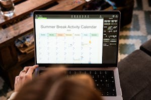 A digital calendar filled with colorful time blocks for work, breaks, and deep focus